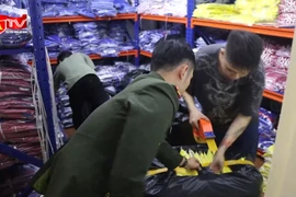 Bên trong cửa hàng quần áo thể thao, phát hiện hàng nghìn bộ "hàng hiệu giá rẻ"