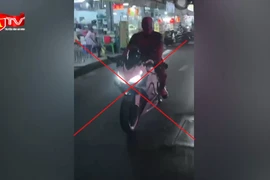 Xử phạt người hóa trang Deadpool chạy mô tô phân khối lớn vi phạm giao thông