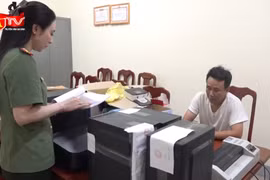 Triệt phá cơ sở làm giả giấy tờ "núp bóng" tiệm photocopy