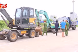 Dùng hàng trăm tấn chất thải để san lấp mặt bằng, 2 đối tượng bị khởi tố