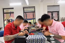 Niềm tin được “tái sinh” từ những đôi tay lắp ráp