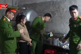 Cận cảnh dây chuyền "chế" giấm gạo từ axit công nghiệp và nước