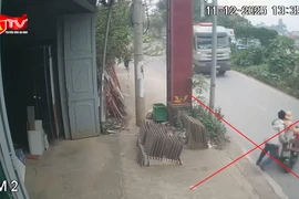 Toàn cảnh vụ người đàn ông vi phạm giao thông, đẩy CSGT vào đầu xe tải