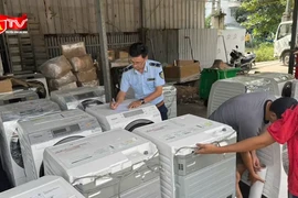 Hé lộ kho đồ điện tử không giấy tờ trị giá hàng trăm triệu đồng