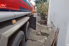 Cách nhóm đối tượng “hô biến” xăng kém chất lượng thành RON A95