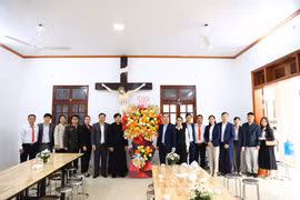 Đồng hành cùng giáo dân trong mùa Giáng sinh an lành