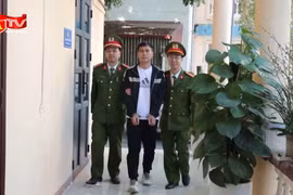 Vạch trần chiêu trò “hô biến” nước giặt trôi nổi thành hàng ngoại