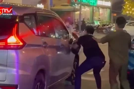 "Thượng đế" hành hung và phá tài sản vì mâu thuẫn với lái xe ô tô công nghệ