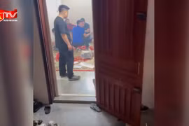 Cận cảnh hầm bí mật, có 4 lớp cửa thép tinh vi để tổ chức "sòng bạc"