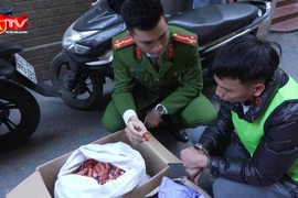 Mua máy cuốn vỏ, sản xuất pháo nổ kiếm tiền dịp Tết