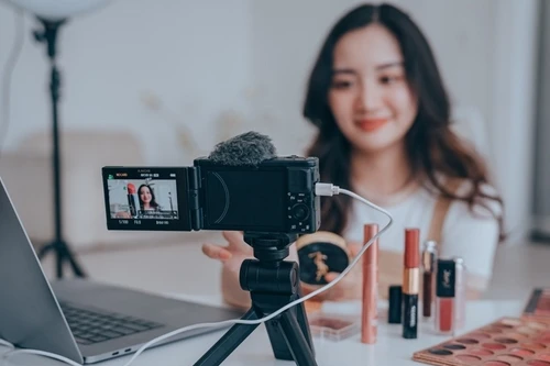 Người livestream bán hàng phải xác thực danh tính theo VNeID