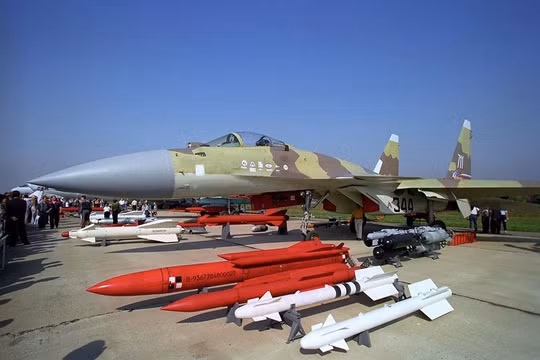 Chiến thắng bị lãng quên: Tiêm kích Su-37 siêu cơ động thực hiện chuyến bay đầu tiên cách đây 30 năm