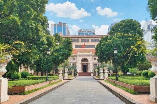 Trưng bày 800 tư liệu chào mừng thành công Đại hội đại biểu toàn quốc lần thứ XIV của Đảng 