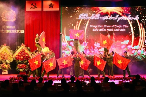 Vinh quang Công an Thủ đô Anh hùng