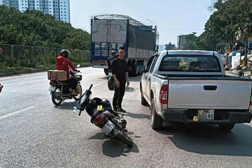 Diễn biến mới vụ xe bán tải chèn tạt đầu xe máy chở theo trẻ nhỏ | ATV ngày 4/3/2026 