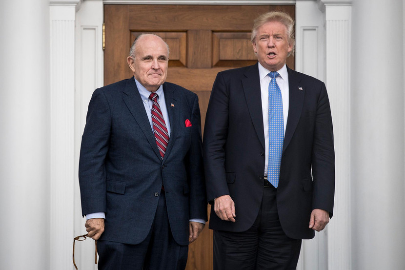 Ông Donald Trump bệnh vực cựu luật sư riêng