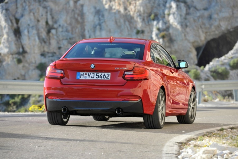 BMW M235i lộ ảnh ngay trước khi được giới thiệu ảnh 3