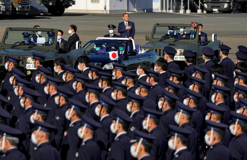 Ông khen ngợi Lực lượng Phòng vệ Nhật Bản (JSDF) về những đóng góp cho cuộc chiến với đại dịch Covid-19.