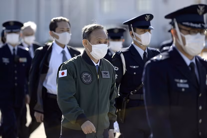 Theo ông Suga, trước những thách thức an ninh mới, JSDF cần giảm những rào cản nội bộ để tăng cường phối hợp ứng phó