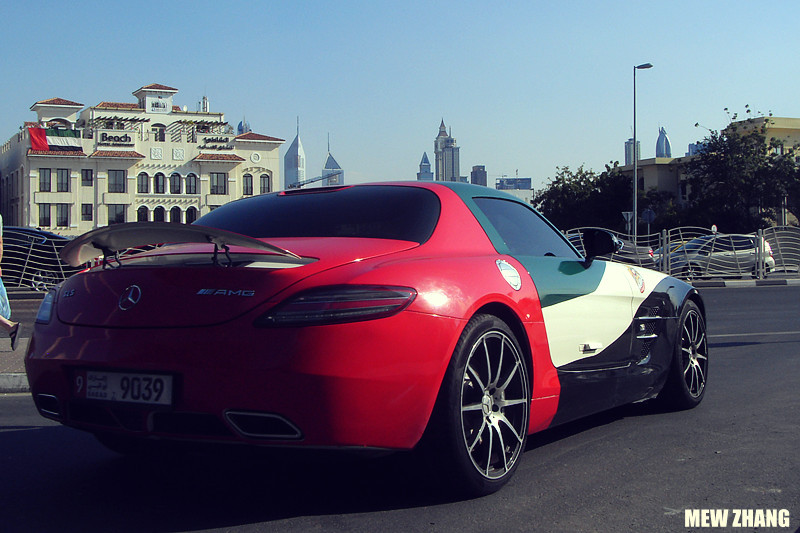 Hàng loạt siêu xe xuất hiện trong ngày Quốc khánh của UAE ảnh 4