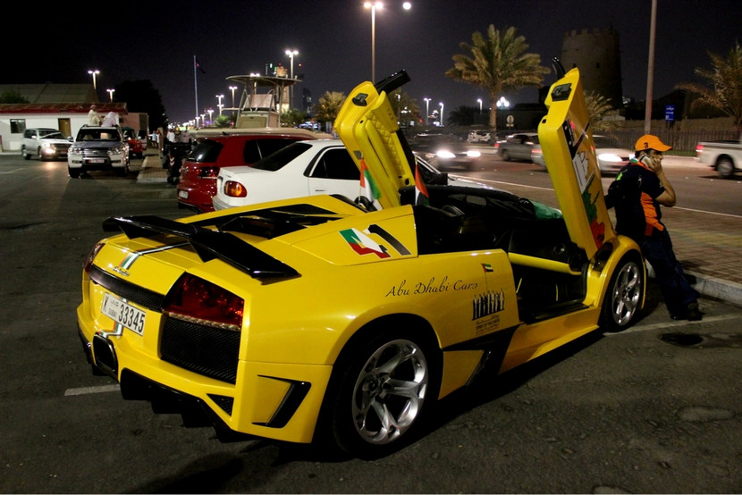 Hàng loạt siêu xe xuất hiện trong ngày Quốc khánh của UAE ảnh 3