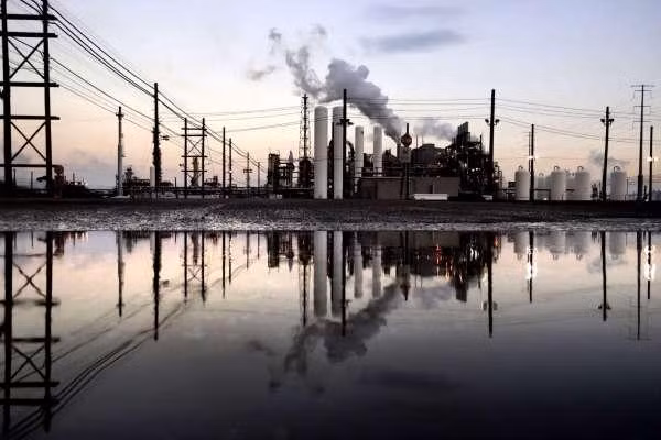 Theo ông Kerry, chính quyền Washington, các thị trưởng và những lãnh đạo địa phương sẽ phải thuyết phục người dân Mỹ rằng, kiềm chế tình trạng biến đổi khí hậu "sẽ là bước chuyển mình về kinh tế vĩ đại nhất trong lịch sử toàn cầu".