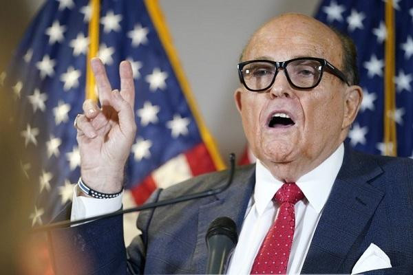 Ông Giuliani là luật sư chịu trách nhiệm chính việc đệ đơn khiếu nại bầu cử cho cựu Tổng thống Donald Trump Ông Giuliani là luật sư chịu trách nhiệm chính việc đệ đơn khiếu nại bầu cử cho cựu Tổng thống Donald Trump