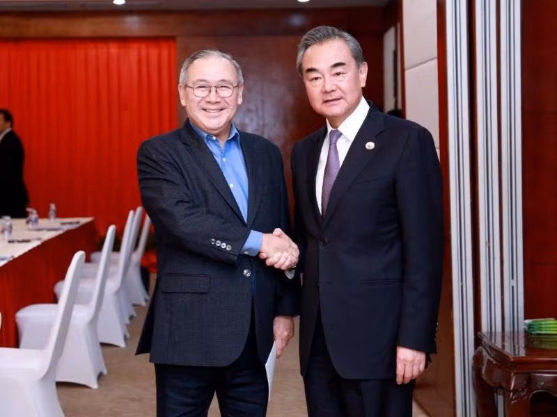 Trung Quốc liên tiếp tặng vaccine chống Covid-19 cho các nước