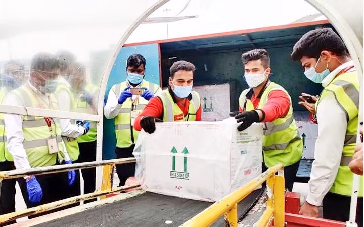 Hơn 200.000 bác sĩ tiêm chủng và 370.000 nhân viên y tế đã được đào tạo chuẩn bị cho chương trình tiêm chủng này. Nhà chức trách cũng đã chuẩn bị 29.000 kho lạnh phục vụ bảo quản và vận chuyển vaccine an toàn.