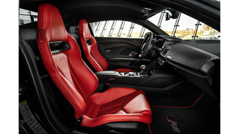 Phiên bản Audi R8 RWD Panther trang bị động cơ V10 5.2L hút khí tự nhiên, công suất tối đa 532 mã lực và mô-men xoắn cực đại 540 Nm.