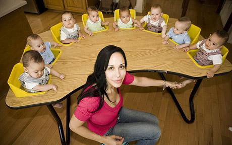 Kì lạ người phụ nữ chuẩn bị "sinh 9" ảnh 1