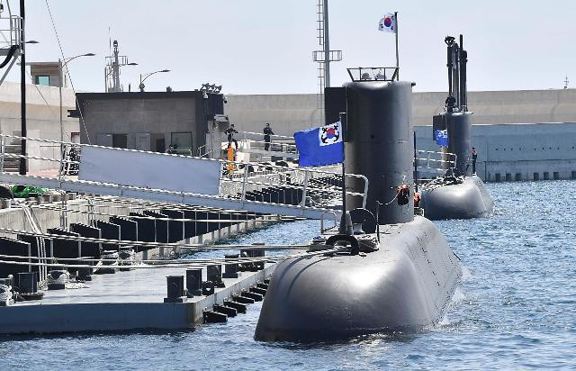 Tàu ngầm lớp Dosan Ahn Chang Ho trang bị 6 hệ thống phóng thẳng đứng, có thể khai hỏa 2 tên lửa Hyunmoo 4-4 và một tên lửa hành trình tấn công Hyunmoo 3C với tầm bắn 1.500km. Tàu ngầm lớp Dosan Ahn Chang Ho trang bị 6 hệ thống phóng thẳng đứng, có thể khai hỏa 2 tên lửa Hyunmoo 4-4 và một tên lửa hành trình tấn công Hyunmoo 3C với tầm bắn 1.500km.