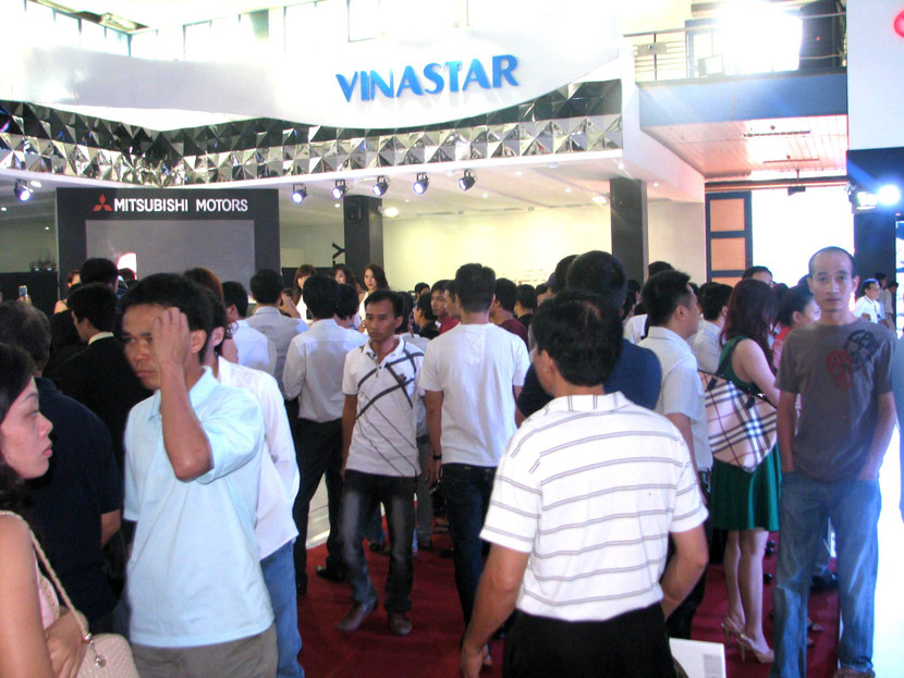 Choáng ngợp với xe và "chân dài" tại Vietnam Motor Show 2012 ảnh 24