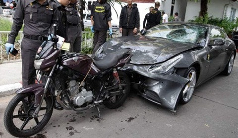 Siêu xe Ferrari FF "phóng ẩu" đâm chết 1 cảnh sát ảnh 2