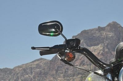 "Xế nổ" đính hàng ngàn viên pha lê lấp lánh ảnh 4