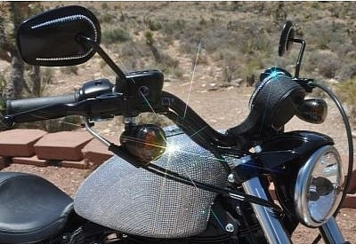 "Xế nổ" đính hàng ngàn viên pha lê lấp lánh ảnh 1