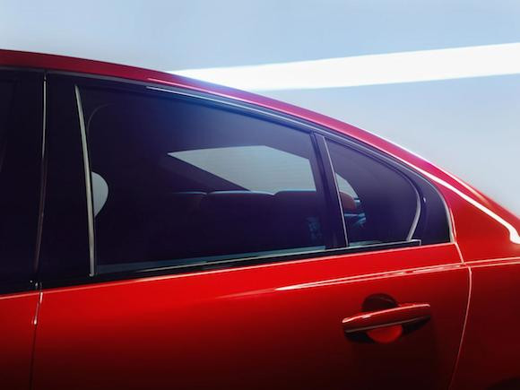 Jaguar XE: Thiết kế sang trọng, công nghệ đỉnh cao ảnh 10