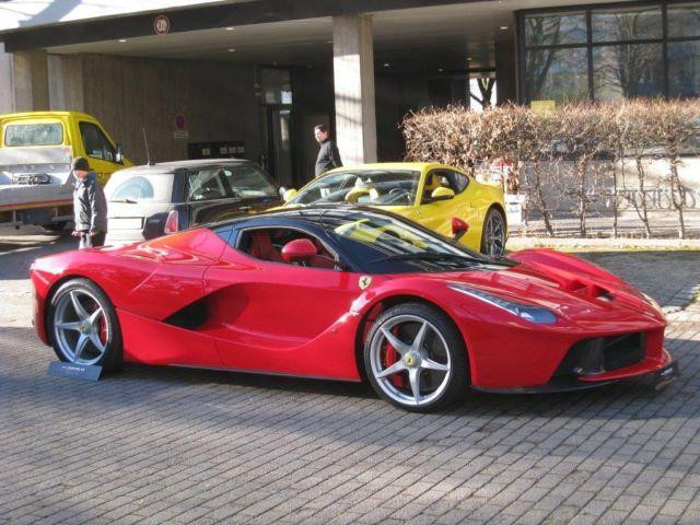 Chiếc LaFerrari đầu tiên được bán với giá hơn 3 triệu USD ảnh 4 Chiếc LaFerrari đầu tiên được bán với giá hơn 3 triệu USD ảnh 4