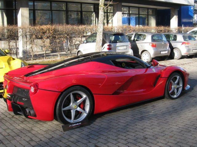 Chiếc LaFerrari đầu tiên được bán với giá hơn 3 triệu USD ảnh 5 Chiếc LaFerrari đầu tiên được bán với giá hơn 3 triệu USD ảnh 5