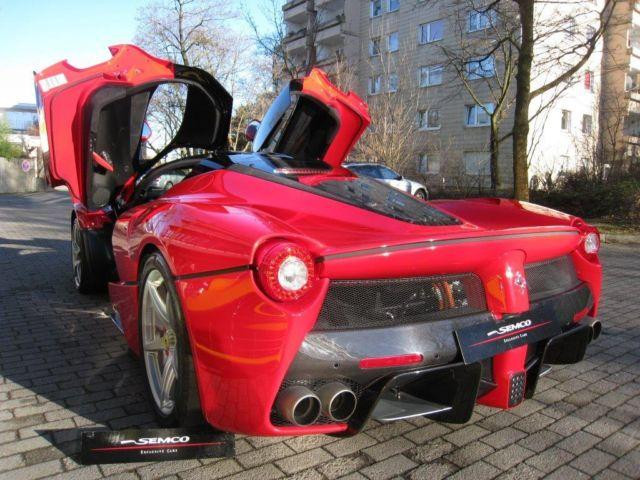 Chiếc LaFerrari đầu tiên được bán với giá hơn 3 triệu USD ảnh 3 Chiếc LaFerrari đầu tiên được bán với giá hơn 3 triệu USD ảnh 3