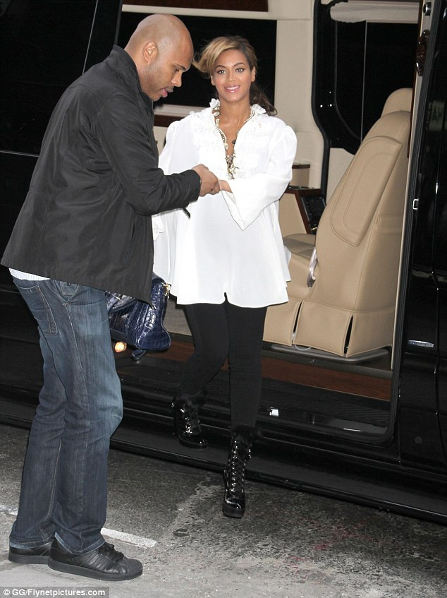 Beyonce: Sắm xế sang Maybach để chuẩn bị cho đứa con sắp chào đời. ảnh 4