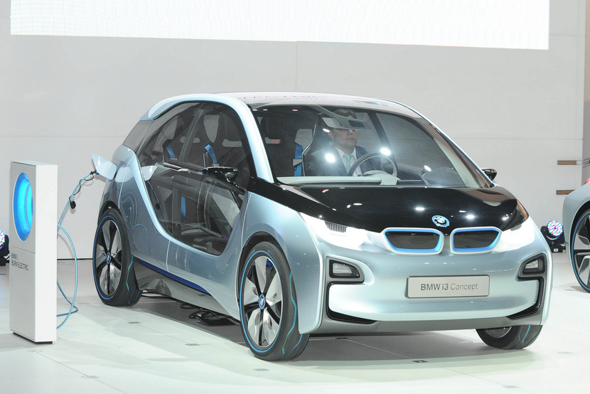 Cặp đôi BMW i3 và i8 trình diễn ấn tượng cùng người đẹp Mission Impossible 4 ảnh 9
