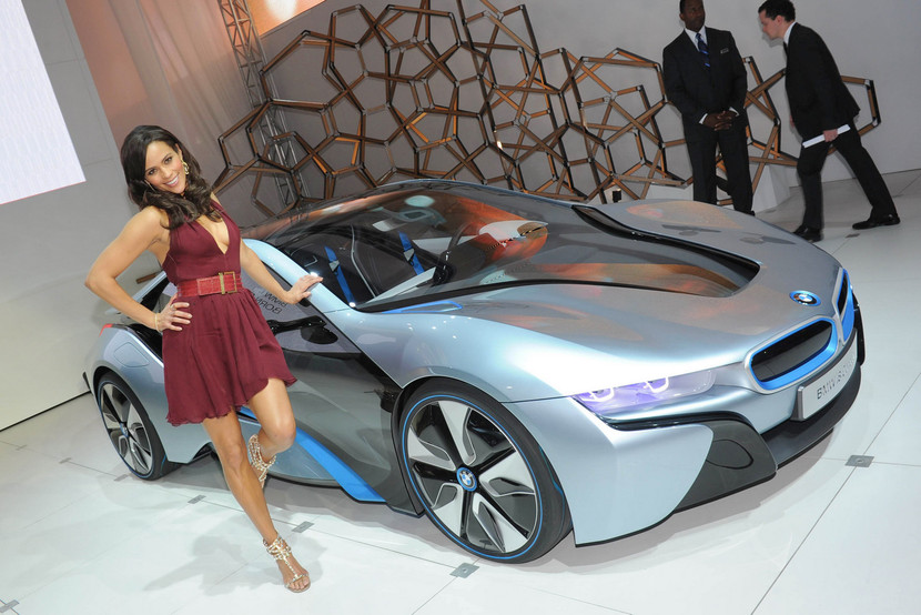 Cặp đôi BMW i3 và i8 trình diễn ấn tượng cùng người đẹp Mission Impossible 4 ảnh 3