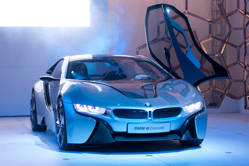 Cặp đôi BMW i3 và i8 trình diễn ấn tượng cùng người đẹp Mission Impossible 4 ảnh 1