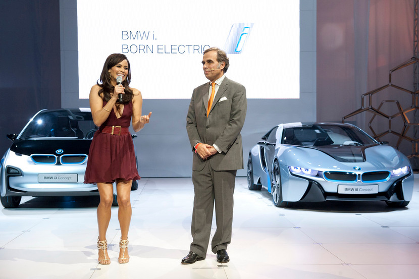 Cặp đôi BMW i3 và i8 trình diễn ấn tượng cùng người đẹp Mission Impossible 4 ảnh 13