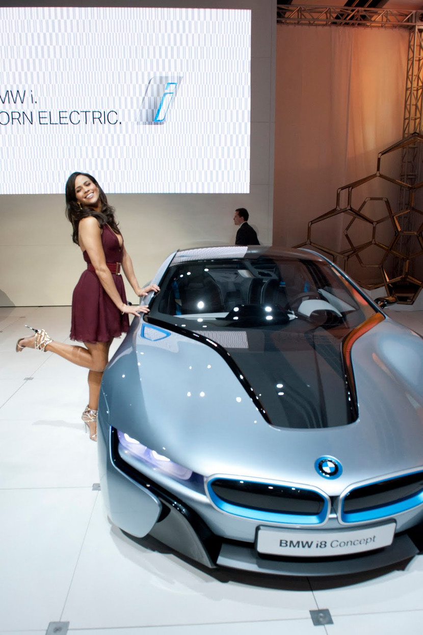 Cặp đôi BMW i3 và i8 trình diễn ấn tượng cùng người đẹp Mission Impossible 4 ảnh 12
