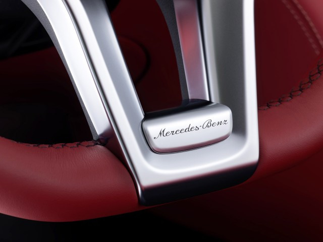 Mercedes-Benz SL550 sẽ có giá từ 106.375 USD ảnh 15