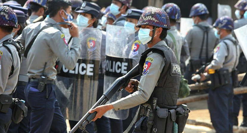 Một vài cảnh sát Myanmar đã phải chạy sang Ấn Độ xin tị nạn