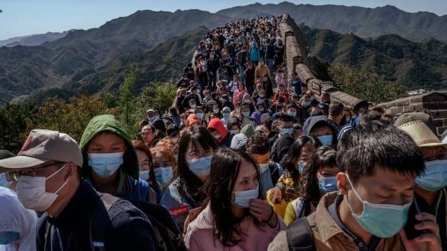 Hoạt động di chuyển của người dân Trung Quốc dịp Tết Nguyên đán 2021 khác xa so với hồi tháng 10-2020, thời điểm khi người dân đổ về các điểm du lịch trên khắp đất nước để hưởng ứng “Tuần lễ vàng”, bao gồm kỉ niệm Ngày Quốc khánh và ăn mừng Tết Trung thu.