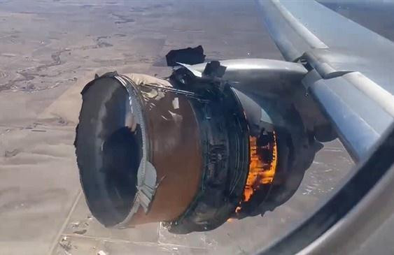 Động cơ chiếc Boeing 777 gặp sự cố tại Denver đã bị nổ do cánh quạt gãy